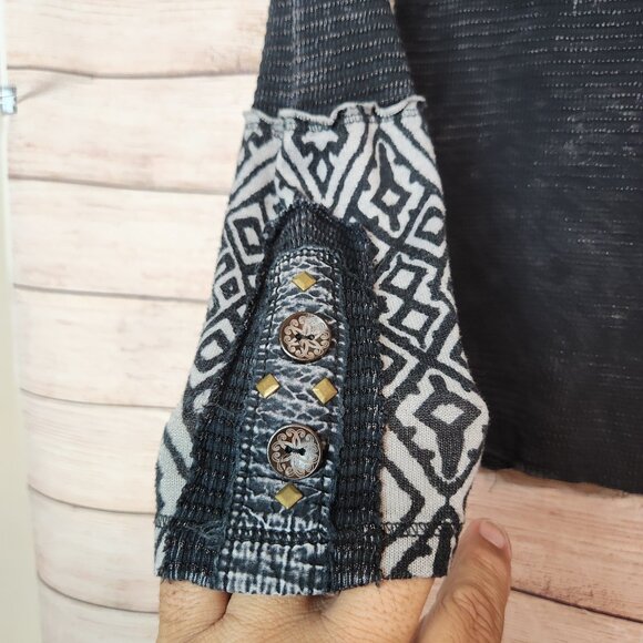 Able Distressed Cuffs Boho Dark Romantic Grunge Waffle Henley Top Women's Size L - Picture 4 of 16